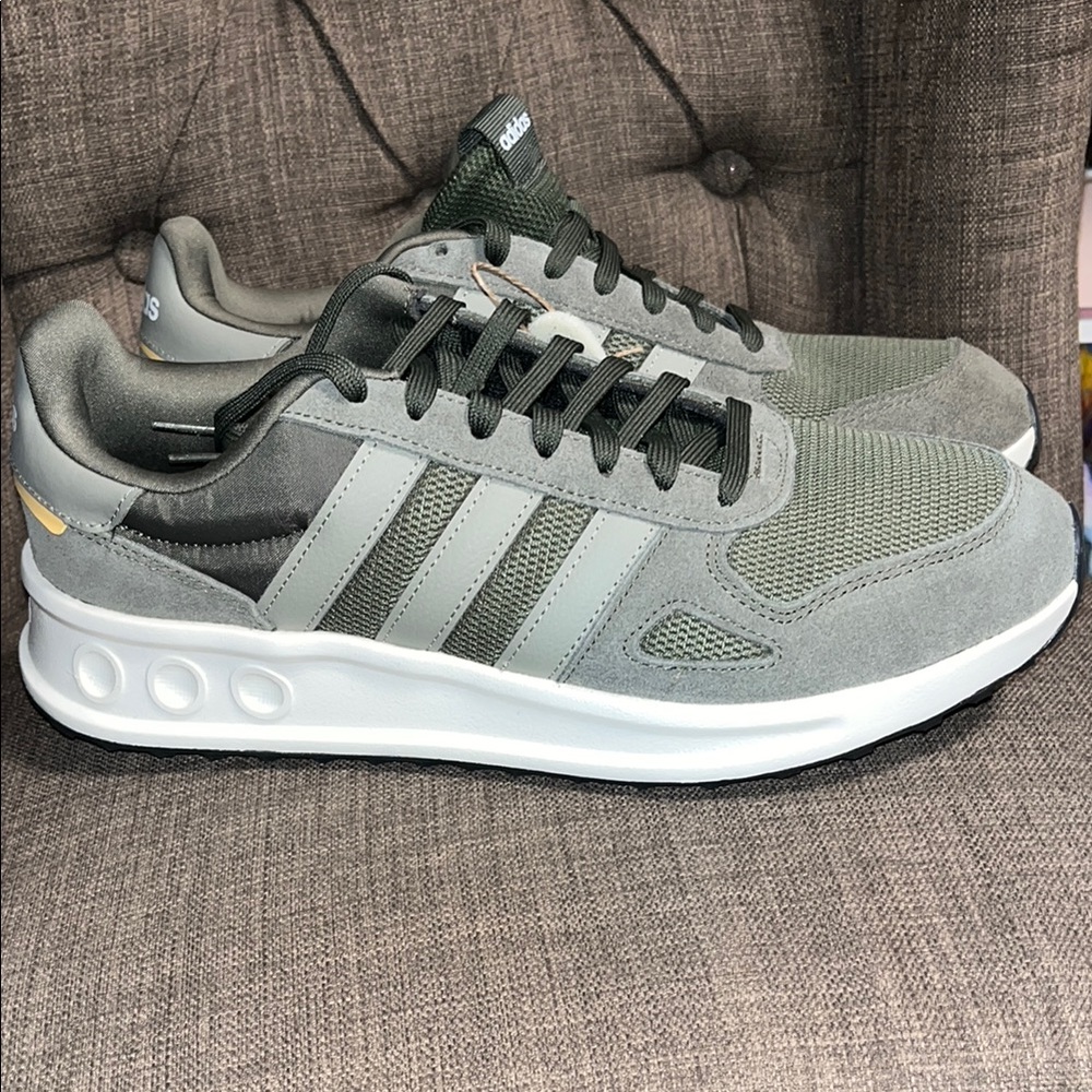 Adidas RUN 84  Olive Athletic Shoes men's size 11 new in box